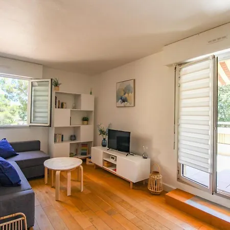 T2 Boulouris -st Raphael, 150 Metres De La Saint-Raphael (Var)