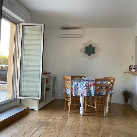 Apartment T2 Boulouris -st Raphael, 150 Metres De La *