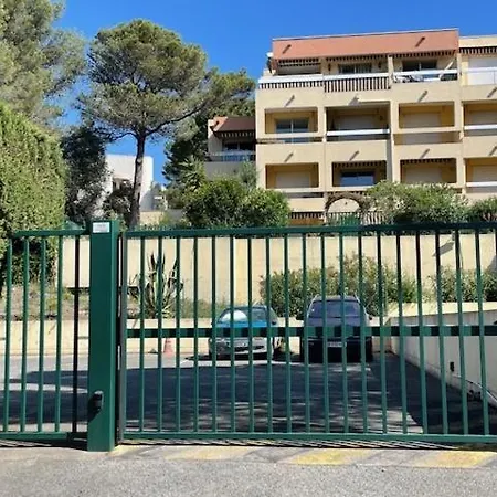 Apartment T2 Boulouris -st Raphael, 150 Metres De La